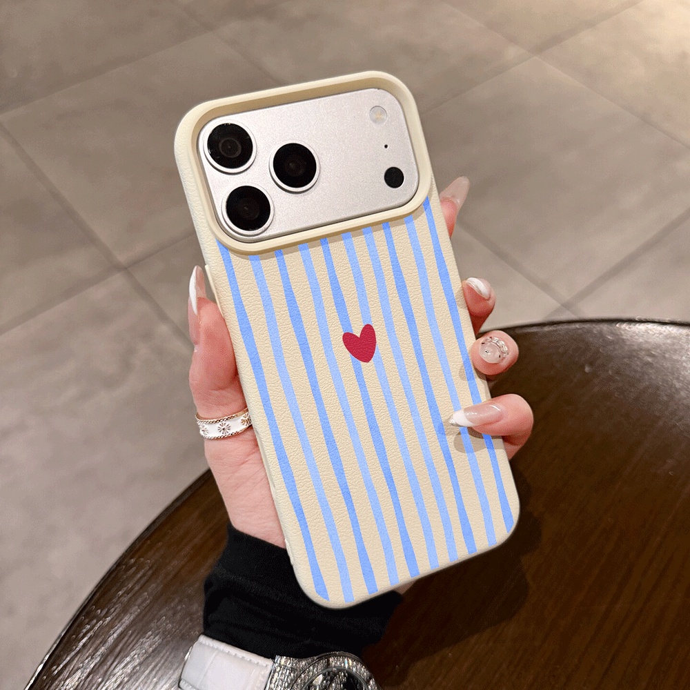 Phone Accessories Kiosk - جراب هاتف بتصميم خطوط عمودية وقلوب